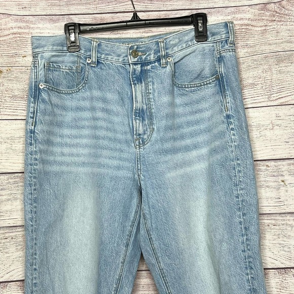 American Eagle Distressed Light Wash Mom Jeans - Picture 5 of 6